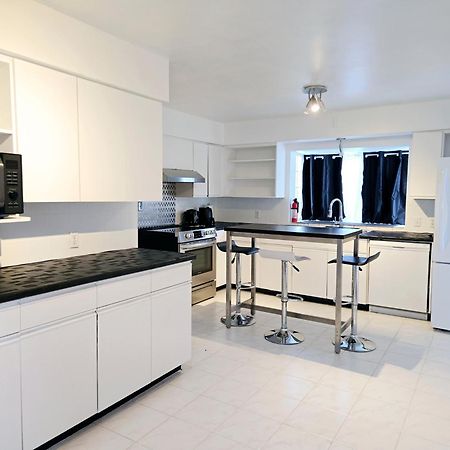 Cozy Stylish Black & White Design Room In The Heart Of Vancouver! Private Parking, Self Check-In & Just 4 Mins To Metrotown! Dış mekan fotoğraf